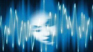 Голоса в радиоэфире с Иного мираВ феврале 2001 года американский журнал “Fate” («Судьба») опубликовал статью Константиноса о том, как самостоятельно услышать голос из иного мира. Для этого необходимо иметь радиоприемник с возможностью записи и настроить его на незанятую частоту - где не вещают радиостанции. Затем надо включить запись, расслабиться и мысленно попросить кого-то, кто ушел в другой мир, поговорить с вами. Через несколько минут остановить запись и прослушать ее. Немецкий специалист-электронщик Ганс-Отто Кениг сконструировал собственный прибор для записи голосов умерших. В 1983 году инженера пригласили выступить в прямом эфире радио «Люксембург», чтобы он продемонстрировал работу устройства миллионной аудитории слушателей. Кениг, комментируя свои действия, стал устанавливать аппаратуру. Чтобы подогреть интерес слушателей, ведущий поинтересовался, может ли он побеседовать с выбранным им умершим человеком. В ответ из прибора Кенига прозвучало