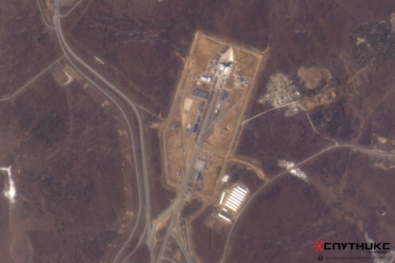 Зоркий-2М сделал снимок РН «Ангара-А5», расположенной на стартовом столе космодрома Восточный.  Мы тоже с волнением следим за стартом и желаем разработчикам успешного пуска!