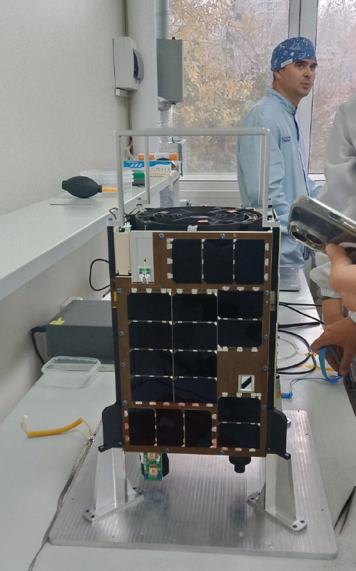 Кроме спутников проекта 