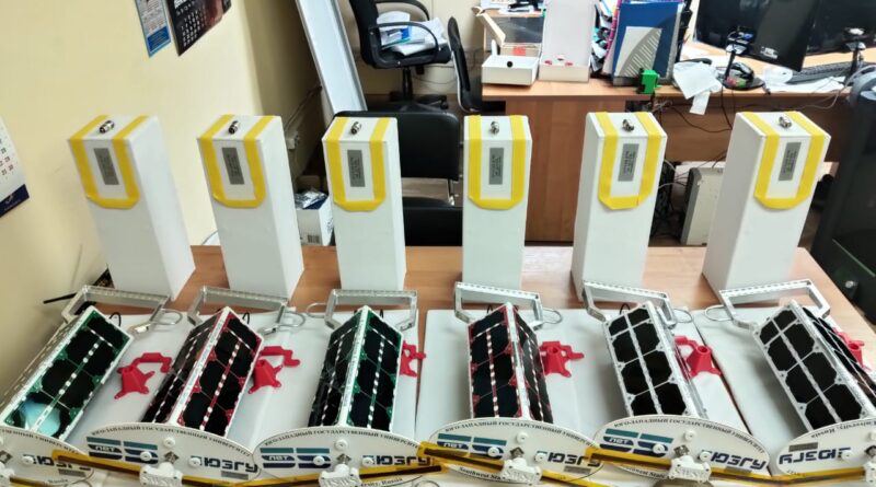 Совсем немного осталось до развертывания 10 спутников по программе «Радиоскаф». Развертывание малых космических аппаратов ожидается 21 июля 2022 года, во время ВКД-54 (внекорабельной деятельности).Все спутники прошли предварительные испытания на борту МКС. В общем проблем быть не должно, на на всякий случай скреcтил пальцы.Подробнее на ресурсе R4UABUPD‌Дипломная программа МКА «ЮЗГУ-55»