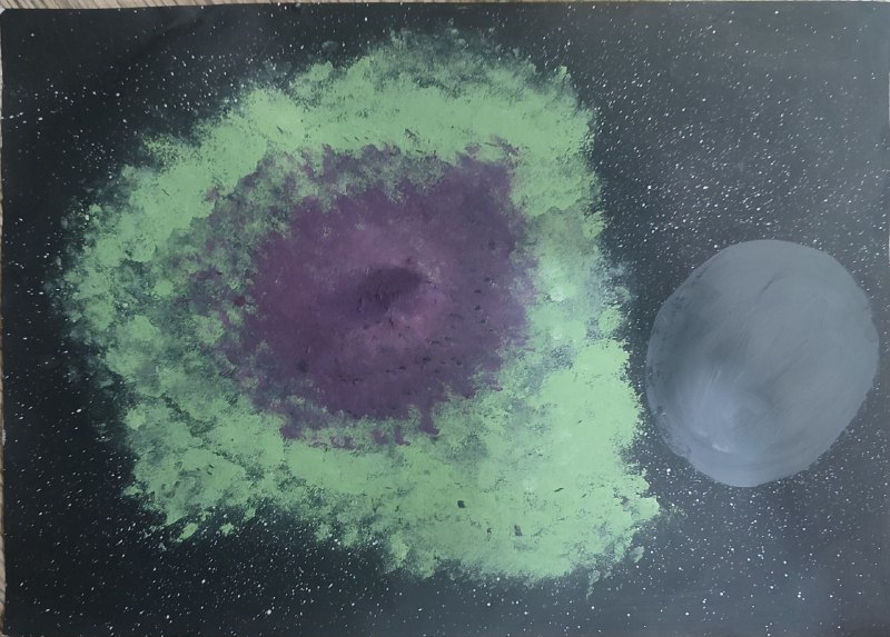 Наши рисунки передали из космоса!😍Максим Самойлов, 6 лет, пока еще не учится в школе! Он нарисовал Луну и звезды! Недавно мы с ним наблюдали месяц в бинокль, и ему очень понравилось. 