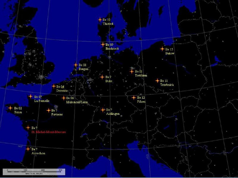 Немецкая радионавигационная система FuSAn 724/725, кодовое название «Бернхард», была разработана Telefunken, чтобы позволить самолету определять свое местоположение по радиосигналам. Система была запущена осенью 1941 года и состояла из антенны диаметром 22 метра, которая вращалась дважды в минуту. Каждая станция транслирует уникальный радиосигнал, и только с двумя из них отдельный самолет может получить очень точное местоположение. Для своего времени он был необычайно сложным и устойчивым к электронным помехам союзников. Немцы установили передатчики на расстоянии 300 км друг от друга по всей оккупированной Европе, и система продолжала развиваться и расширяться на протяжении всей войны. Рабочий диапазон 30-33.3 МГц. Представлена карта расположения радиолокационных станций Бернхард.Немецкая радионавигационная система FuSAn 724/725, кодовое название «Бернхард», была разработана Telefunken, чтобы позволить самолету определять свое местоположение по радиосигналам. Система была запущена осенью 1941 года и состояла из антенны диаметром 22 метра, которая вращалась дважды в минуту. Каждая станция транслирует уникальный радиосигнал, и только с двумя из них отдельный самолет может получить очень точное местоположение. Для своего времени он был необычайно сложным и устойчивым к электронным помехам союзников. Немцы установили передатчики на расстоянии 300 км друг от друга по всей оккупированной Европе, и система продолжала развиваться и расширяться на протяжении всей войны. Рабочий диапазон 30-33.3 МГц. Представлена карта расположения радиолокационных станций Бернхард.