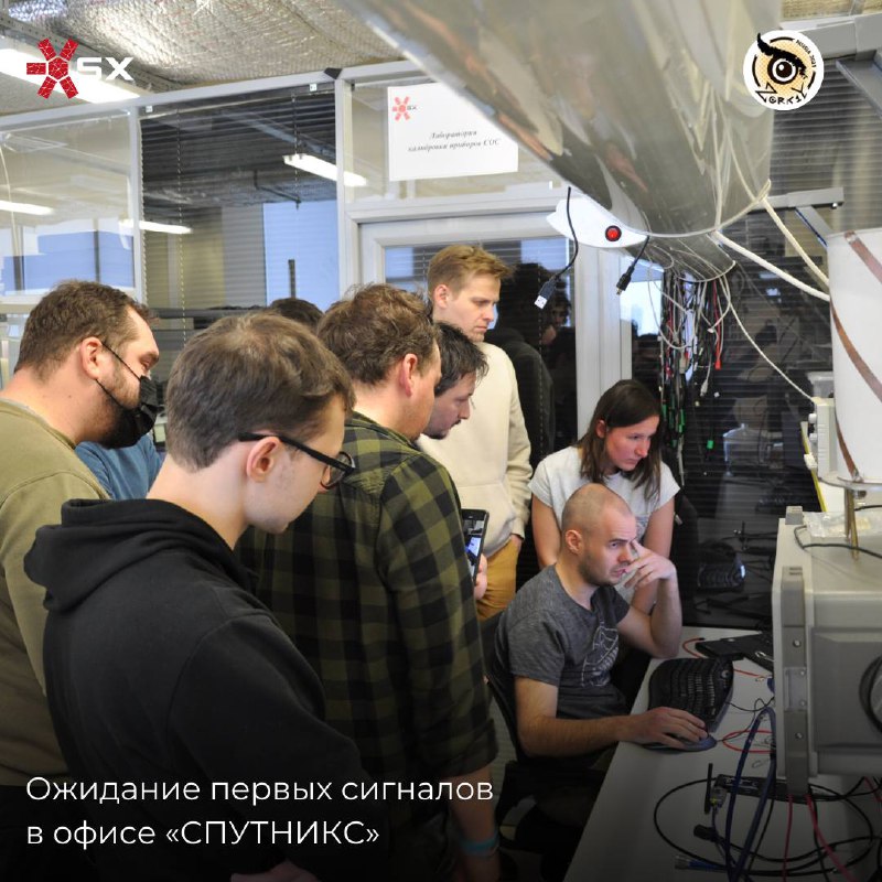 «ОрбиКрафт-Зоркий» — 4 года на орбите🎉Сегодня мы отмечаем особую дату для нашей компании! 🚀 22 марта 2021 года с космодрома Байконур был запущен спутник на базе платформы СubeSat форм-фактора 6U — «ОрбиКрафт-Зоркий».🛰 Несмотря на свои компактные размеры, данный космический аппарат послужил началом серии современных отечественных наноспутников, способных конкурировать на международном рынке нано и микроспутников. Были отработаны многие технические решения, включая получение лётной квалификации самой платформы SXC6. А также были получены снимки Земли с разрешением 6,5 метров на пиксель! Наши инженеры поделились своими историями и эмоциями, связанными с миссией «ОрбиКрафт-Зоркий» — листайте карточки😁🛰 Помимо спутника «ОрбиКрафт-Зоркий» были также запущены ещё 4 космических аппарата — спутники CubeSX-HSE и CubeSX-Sirius-HSE в рамках проекта Space-π, а также спутники для иностранных заказчиков — Challenge-One (Тунис) и KSU-CubeSat (Саудовская Аравия).Миссии ОрбиКрафт-Зоркий, CubeSX-HSE и CubeSX-Sirius-HSE создавались при поддержке Фонда содействия инновациям, МИЭМ НИУ ВШЭ, ОЦ «Сириус» и МИЭТ.Благодарим Фонд содействия инновациям, Aerospace Capital, НПО «Лептон» и всех причастных к данной космической миссии♥️📡 А также напоминаем, что сейчас идёт последняя дипломная программа. Подробности об участии — 