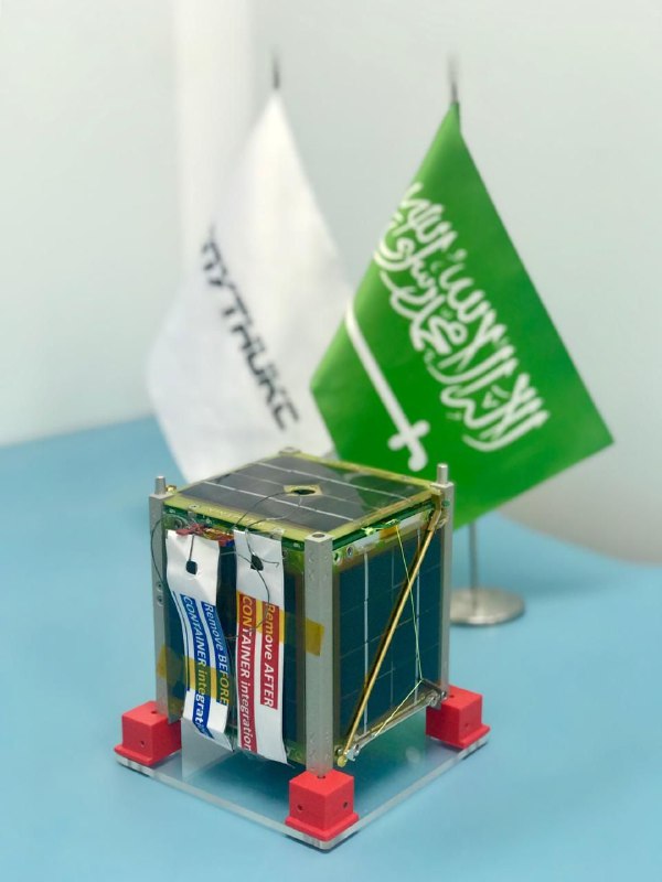 ☄️21–22 марта с орбиты сойдет KSU-Cubesat.🛰КСЮха кстати, очень редко передает и прощальные текстовые сообщения в ASCII. Но тут всё сложно. Последние дни кубсат частенько замолкает на некоторое время и в целом чаще работает только на солнышке.KSU-Cubesat откроет сезон схода МКА, запущенных четыре года назад, — 22 марта 2021 года. Эх, кажется, совсем недавно. Я помню вечер того дня, когда принимал МКА «Орбикрафт-Зоркий». Было весело.KSU-Cubesat — 1U аппарат на платформе СПУТНИКС.Был запущен для Университета короля Сауда, Саудовская Аравия (King Saud University). В последний месяц для удобства приема радиолюбителями спутник был переведен на GMSK USP 4800.Интервалы маяка — 60 сек. (Будут увеличены до 90 сек.)Частота — 437,130 МГцСредняя высота на данный момент — 270 км.🛰Рекомендую делать запись пролета с последующим декодированием. Сойти в свой день запуска — это, конечно, событие. Я, кстати, на вскидку такого не помню.В общем, призываю проводить кубсат КСЮху в эту последнюю его неделю. Возможно, за последний принятый с него пакет будет организован конкурс. Если будут новости на этот счет, я обязательно сообщу дополнительно.