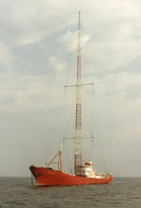 Pirate Radio. А вы принимали хоть раз одну из этих радиостанций?Pirate Radio. А вы принимали хоть раз одну из этих радиостанций?