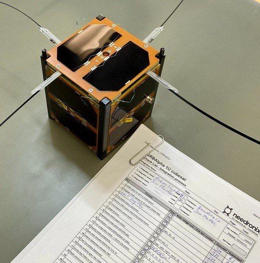 На спутнике GRBAlpha запущенного 22 марта 2021 года р/н Союз-2.1а с космодрома Байконур работает APRS диджипитер.GRBAlpha - наноспутник 1U, с демонстрационной миссией на орбите для тестирования и проверки различных технологий будущей спутниковой группировки обнаружения гамма-всплесков. Основная научная нагрузка - детектор гамма-всплесков. После успешной демонстрации последует еще девять миссий 3U.  Основная информация о GRBAlpha