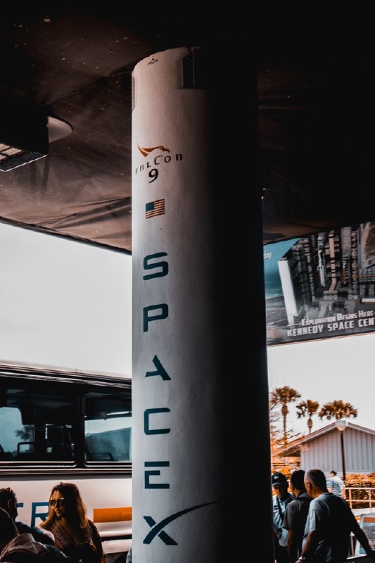 Из-за интереса радиолюбителей в SpaceX решили зашифровать телеметрию Falcon 9.После публикации многими радиолюбителями данных телеметрии Falcon 9, в компании SpaceX решили зашифровать ее.На Reddit ранее опубликовали данные о нисходящем канале телеметрии 2232,5 МГц с разгонного блока Falcon 9. В открытый доступе выложили несколько фрагментов открытого текста из незашифрованного канала. Позже радиолюбители смогли получить и несколько снимков с камер корабля, но и на этом все не закончилось. Радиолюбители попытались получить данные телеметрии и со Starship, во время испытаний прототипа. Но они оказались зашифрованными и все полученные сигналы были зашумленными. Теперь аналогичная ситуация наблюдается и с Falcon 9. При последнем запуске ракеты-носителя энтузиасты не смогли получить с нее данные телеметрии.У компании SpaceX есть военные контракты и вопрос о шифровании телеметрии был делом времени.