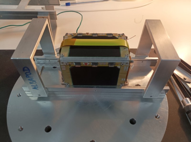 Из интересного. Вчера был успешно развернут на орбите покеткуб HADES-ICM.Из сообщения AMSAT-EA - его первые полученные и декодированные пакеты показывают хорошее состояние спутника. Демодулятор и декодер аналогичны ранее развернутому и активному на данный момент на орбите покеткубу HADES-R (SO-124).HADES-ICM 1.5 PQ несет на борту FM-транспондер для голосовой связи, сообщений в AX.25 / APRS 300 / 1200 бит/с и передачи на основе FSK, такие как FT-4 и FT-8. Максимальная мощность передатчика теперь составляет 0,25 Вт при заряженной аккумуляторной батарее.HADES-ICM передает телеметрию и CW. Частоты