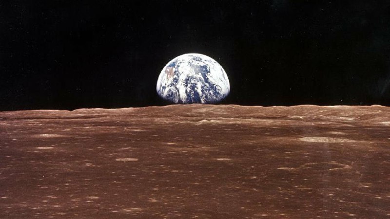 Счетная палата США отказала компании Джеффа Безоса Blue Origin в пересмотре контракта на создание лунного модуля, который NASA отдала SpaceX. В апреле NASA присудила SpaceX контракт на сумму 2,89 миллиарда долларов на создание модуля для посадки на Луну, с астронавтами. Проекты компаний Blue Origin и Dynetics, оказались значительно дороже, что вполне объясняет решение NASA. По информации CNBC, Blue Origin оценивала свои услуги в 5,9 млрд, а Dynetics — в 8,5 млрд. К тому стало известно, что Джефф Безос потерял статус богатейшего человека в мире. Ну что ж, бывает.