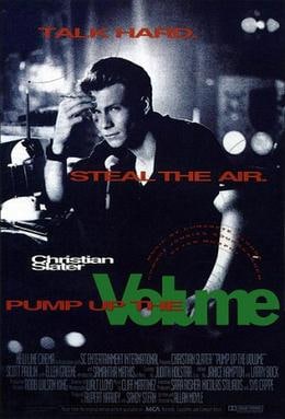 Pump Up the Volume (Прибавьте громкость/Врубай на полную катушку)Американско-канадский фильм 1990 г.История о студенте колледжа, который открывает свою собственную пиратскую радиостанцию, выходя в эфир под именем Тяжелый Гарри. В эфире он выражает свое мнение о проблемах в колледже и в обществе, а его однокурсники все чаще настраиваются на его станцию.Достаточно многие радиолюбители, проходили этот этап в той или иной степени. Чего уж там, я сам вещал в школе с самодельной УКВ станции. Недолго правда. Школьное самоуправление решило это дело легализовать, но в итоге все скатилось к проводному и занудному вещанию на переменах.Фильм к просмотру рекомендую, но стоит наверное указать возрастную планку 16+#фильмы