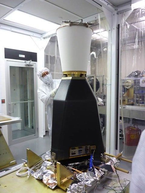 Геостационарный спутник GOES-T последнего поколения NOAA, недавно завершил акустические, вибрационные и вакуумные испытания. Запуск спутника запланирован в декабре. В GOES-T обновили основные инструменты наблюдения за погодой. Был установлен 16-канальный формирователь изображений ABI (по сравнению с 5 каналами в прошлом поколении) с разрешением 0,5–2 км (в 4 раза больше, чем в предыдущем). Также включает Geostationary Lightning Mapper – первую систему картографирования молний, установленную на геостационарной орбите, которая должна улучшить данные о сильных штормах и увеличит точность прогнозов. Ссылки для информации –