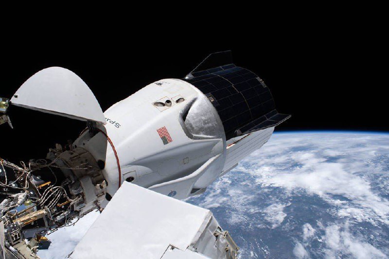 NASA TV сообщает о передислокации с первого порта коммерческого экипажа в США на космической станцииАстронавты NASA SpaceX Crew-1 на борту Международной космической станции отметят еще один первый коммерческий космический полет в понедельник, 5 апреля, когда четыре астронавта переместят космический корабль Crew Dragon, чтобы подготовиться к прибытию новых членов экипажа в конце апреля и предстоящей доставке новые солнечные батареи этим летом.Прямая трансляция начнется в 10