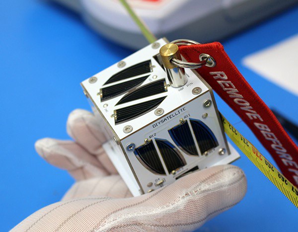 DIY-1 получил обозначение DIY-OSCAR 111 (DO-111)22 марта 2021 года с космодрома Байконур произошел запуск ракеты-носителя «Союз-2-1а Фрегат» которая вывела на низкую околоземную орбиту (LEO) спутник DIY-1 PocketQube компании DIY Satellite Group.DIY-1 несет эксперимент по спуску с орбиты и маяк CW / RTTY / FSK. Дополнительная информация тут 