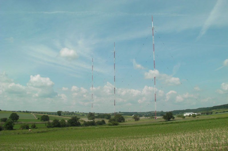 Самая мощная радиовещательная станция в мире , по крайней мере на 1974 г ,принадлежит RTL radio ,вещающее на длинных волнах,на частоте 234 кГц. Длинноволновый передатчик Beidweiler, расположенный 49 ° 43'58