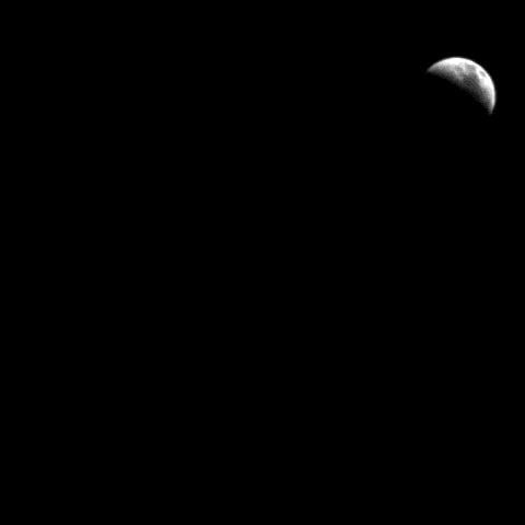 Вчера, 8 ноября 2024 года, произошло радостное событие для команды проекта «Школьный космический телескоп» (ШКТ). После долгих проб и ошибок команде центра управления полетами, подольской школы № 29 им. П. И. Забродина наконец удалось сделать снимок Луны с помощью низкоорбитального спутника «УМКА-1» RS40S c оптическим телескопом в качестве полезной нагрузки, запущенного по программе 🚀 «Space-π» Со стороны может показаться, что это легко